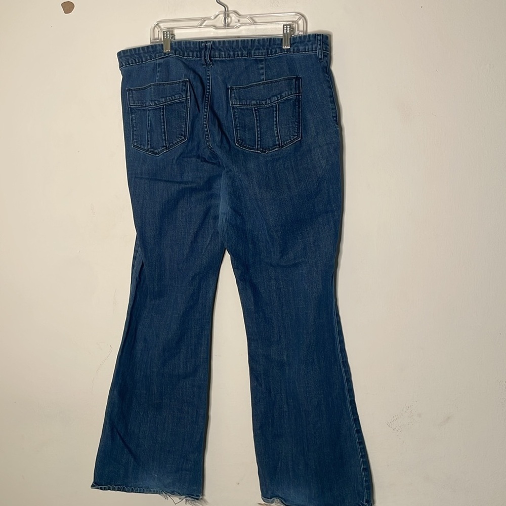 Old Navy the flirt sz 18 flare jeans - Picture 2 of 4